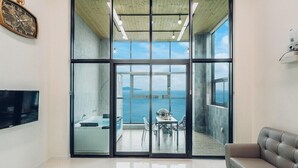 Room (402 (Duplex, Spa)) | WiFi (free), bed sheets - Sol SPA Pension (Geoje)