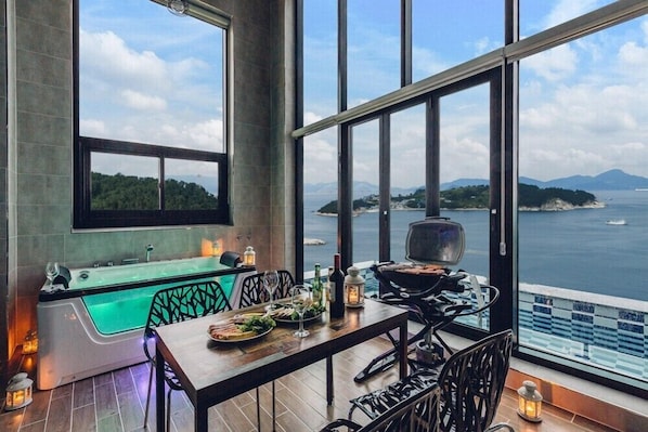 Room (201 (Duplex, Spa)) | Free WiFi, bed sheets - Sol SPA Pension (Geoje)