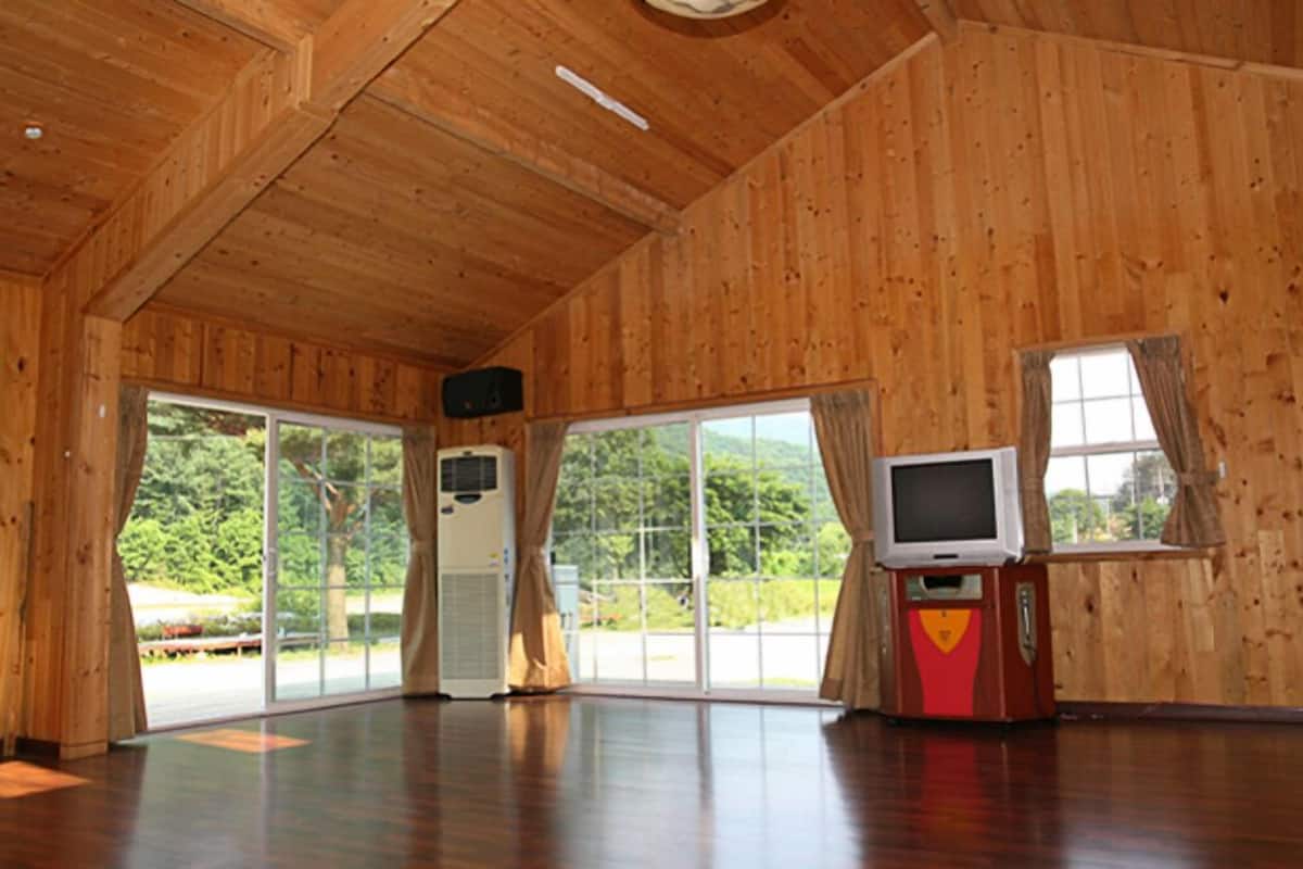 Zimmer | Kostenloses WLAN, Bettwäsche