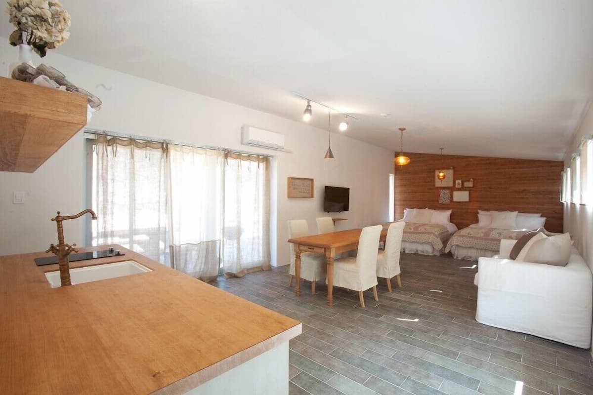 Room (M Seven) | WiFi (free), bed sheets