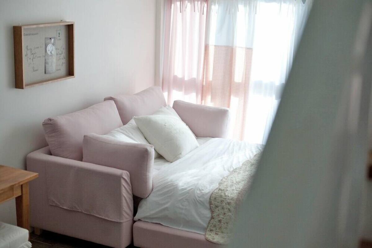 Room (M One) | WiFi (free), bed sheets