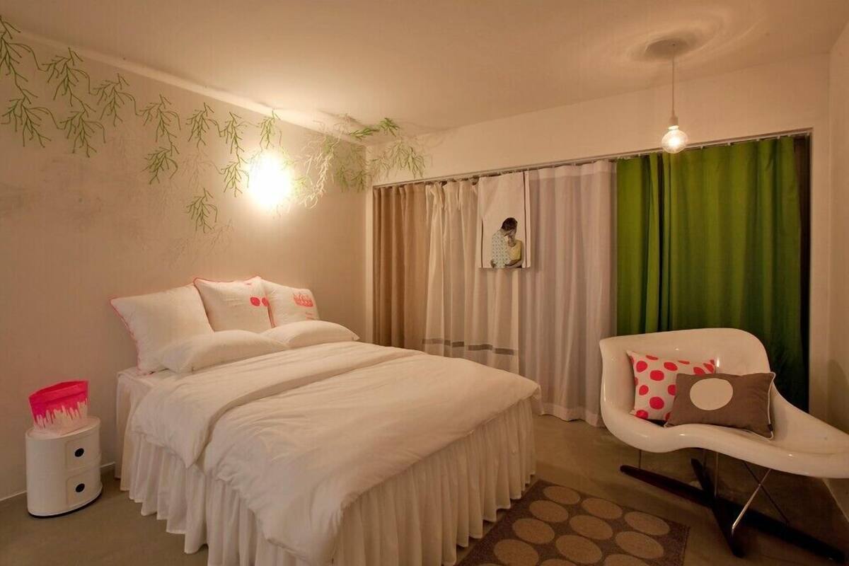 Room (M Two) | WiFi (free), bed sheets