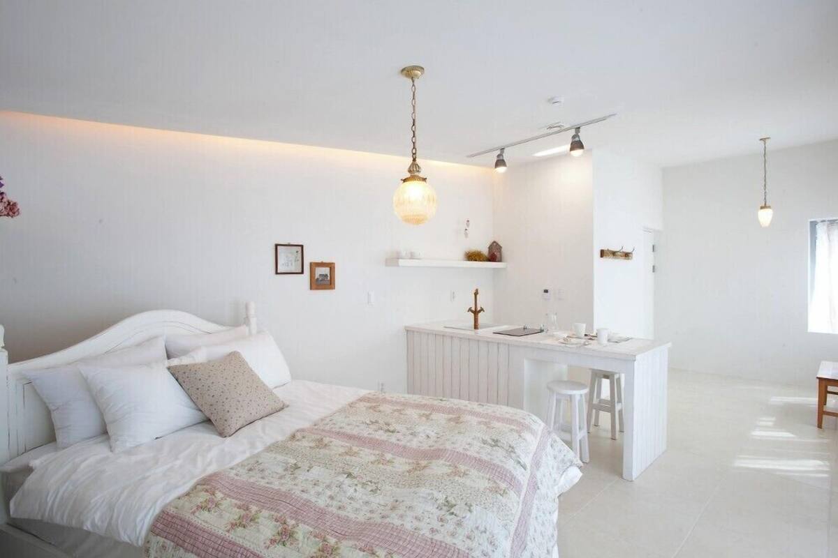 Room (M Five) | WiFi (free), bed sheets