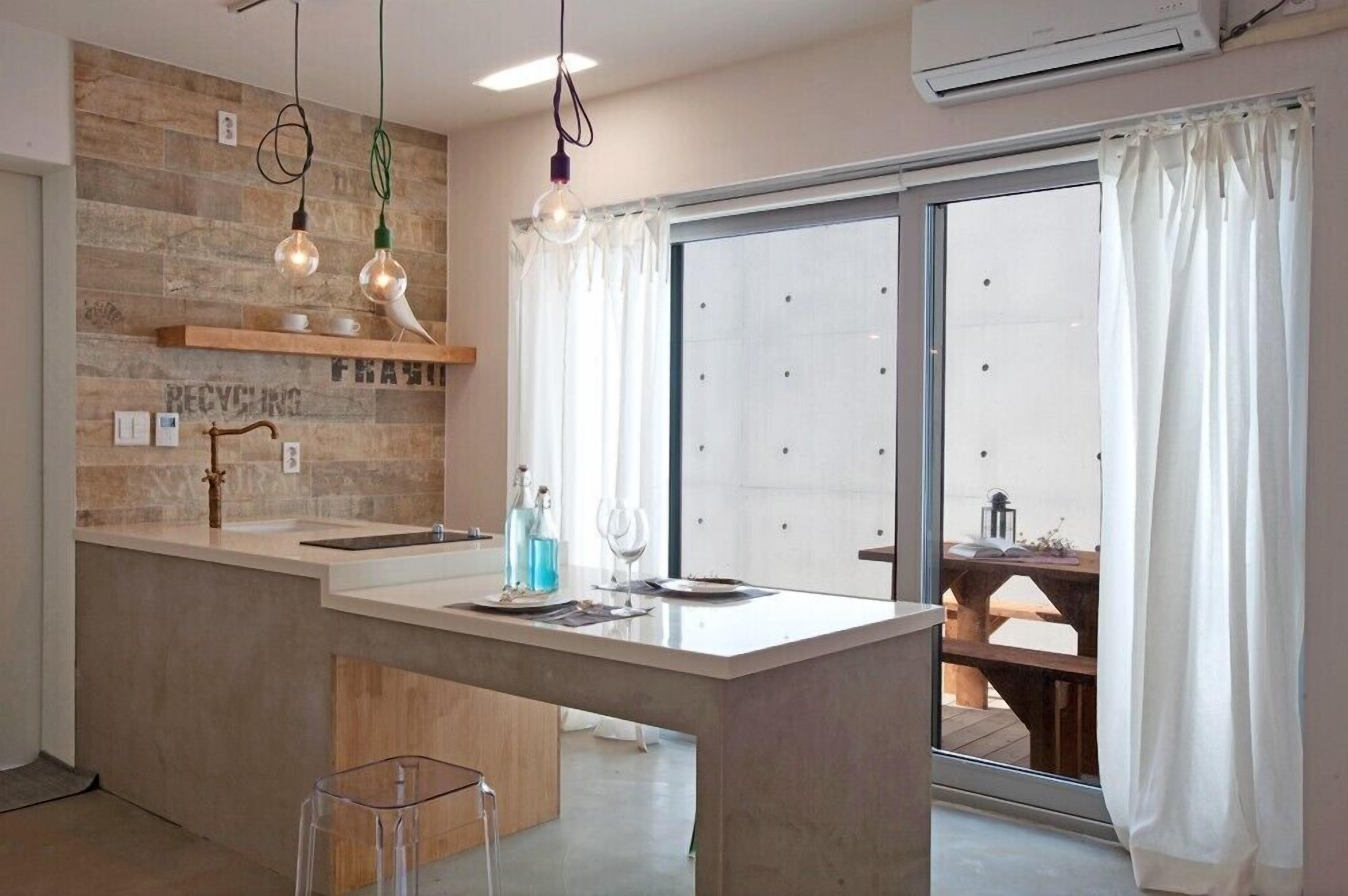 واي فاي مجانًا وملاءات أسرّة