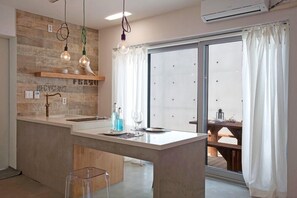 Room (M Two) | Free WiFi, bed sheets - Momo Pension (Muju)