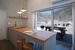 Room (M One) | Free WiFi, bed sheets - Momo Pension (Muju)