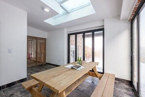 Room | Free WiFi, bed sheets