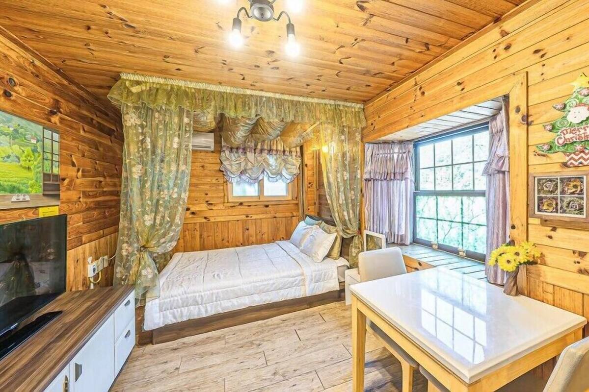 Room (Myeongwol 3) | Free WiFi, bed sheets