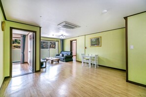 Free WiFi, bed sheets - Beach castle hotel & resort (Tongyeong)