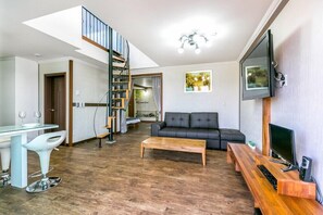 Room (Beach-dong 101) | Free WiFi, bed sheets - Beach castle hotel & resort (Tongyeong)