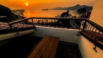 Room (Castle-dong 502) | Free WiFi, bed sheets