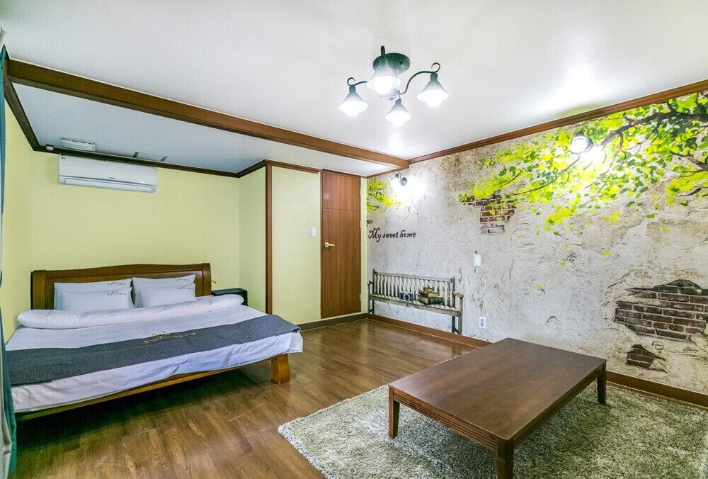 Room (Beach-dong 101) | Free WiFi, bed sheets