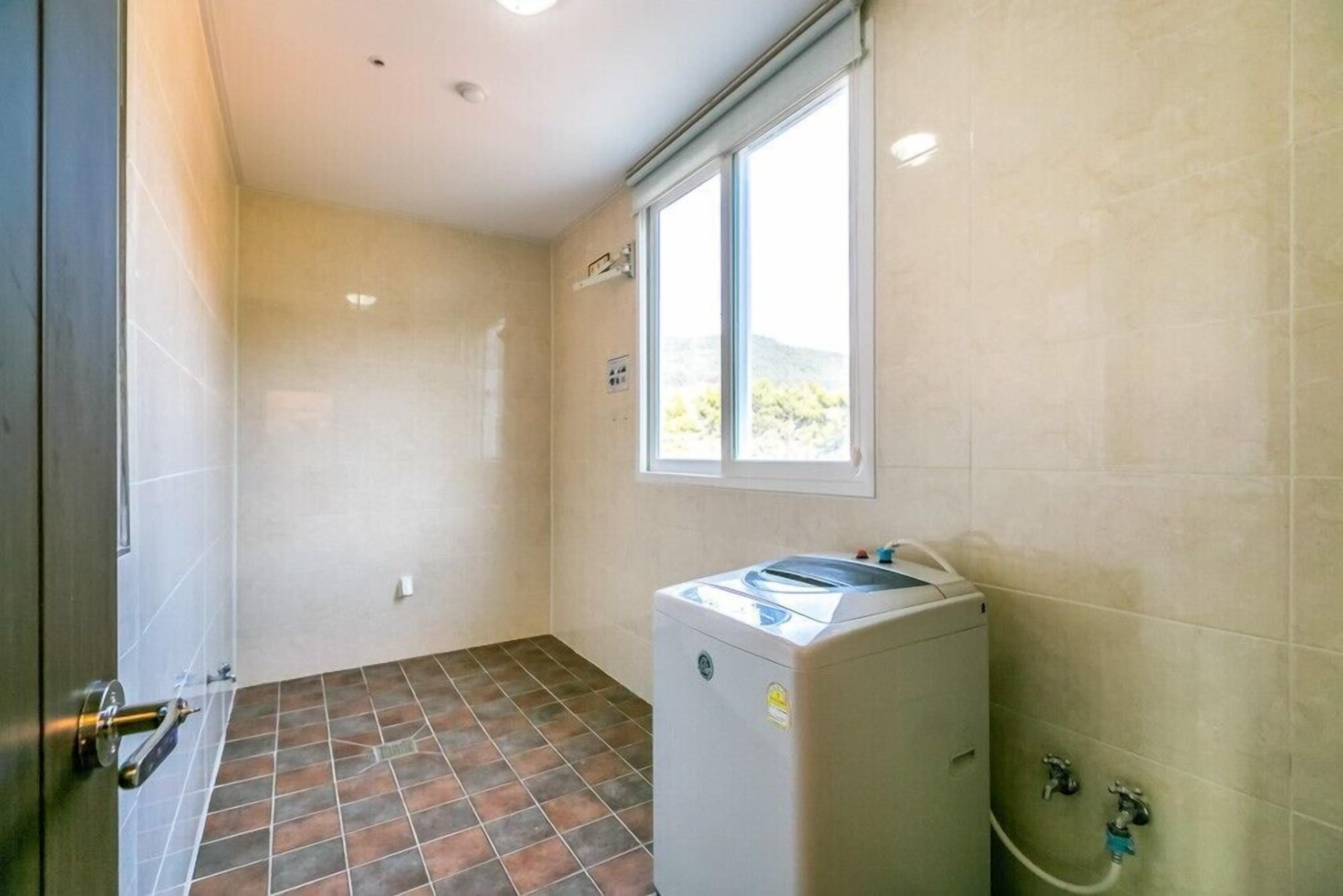 Room (Castle-dong 501)