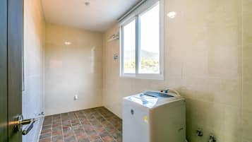 Room (Castle-dong 501)