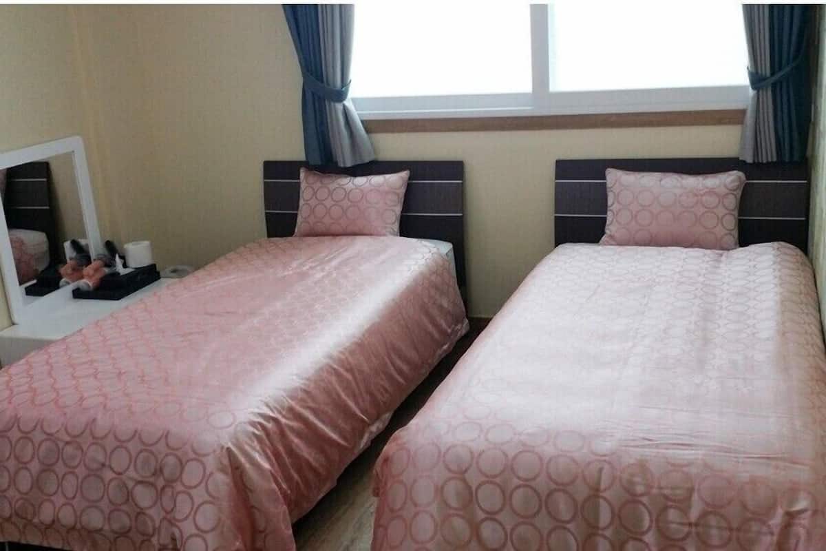 Free WiFi, bed sheets