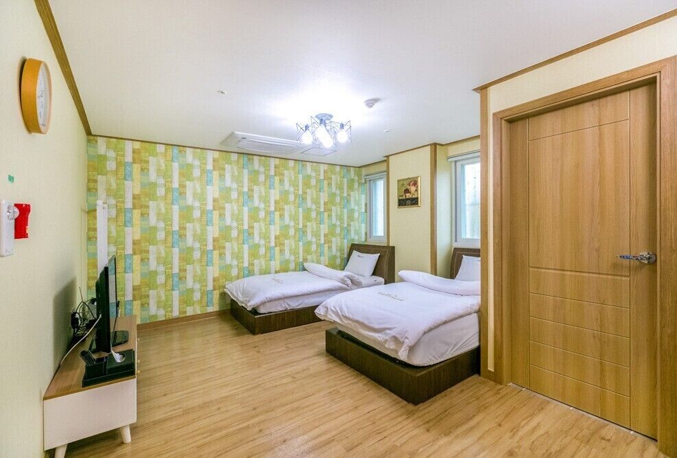 Room (Castle-dong 221) | Free WiFi, bed sheets