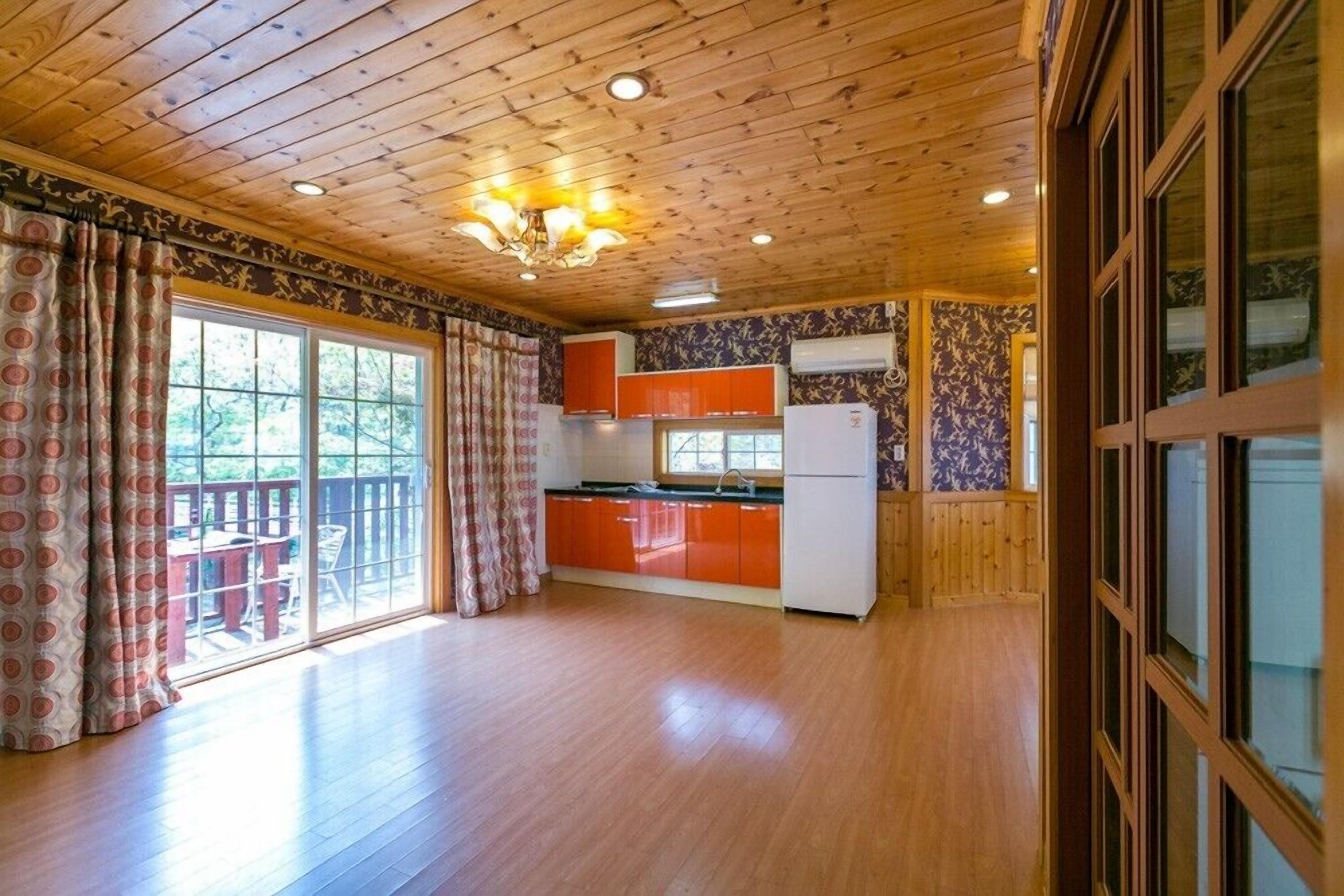 Room (B101) | Free WiFi, bed sheets