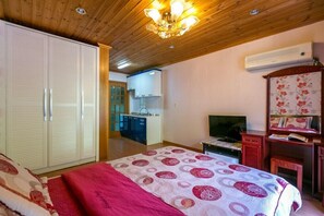 Room (A102)