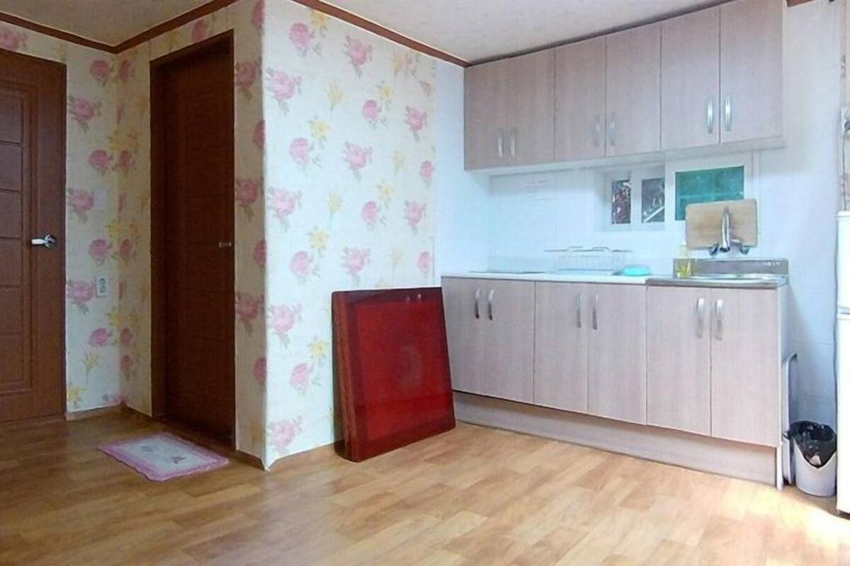 Room (Sarang) | Free WiFi, bed sheets