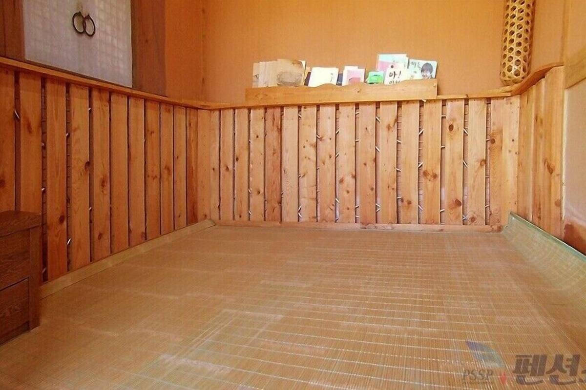 واي فاي مجانًا وملاءات أسرّة