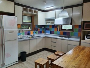 Free WiFi, bed sheets - Muju Caravan Pesnion (Muju)