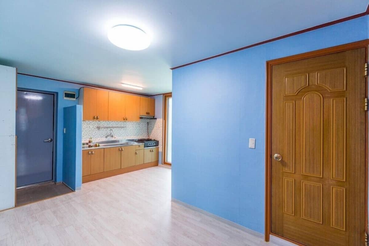 Room | WiFi (free), bed sheets