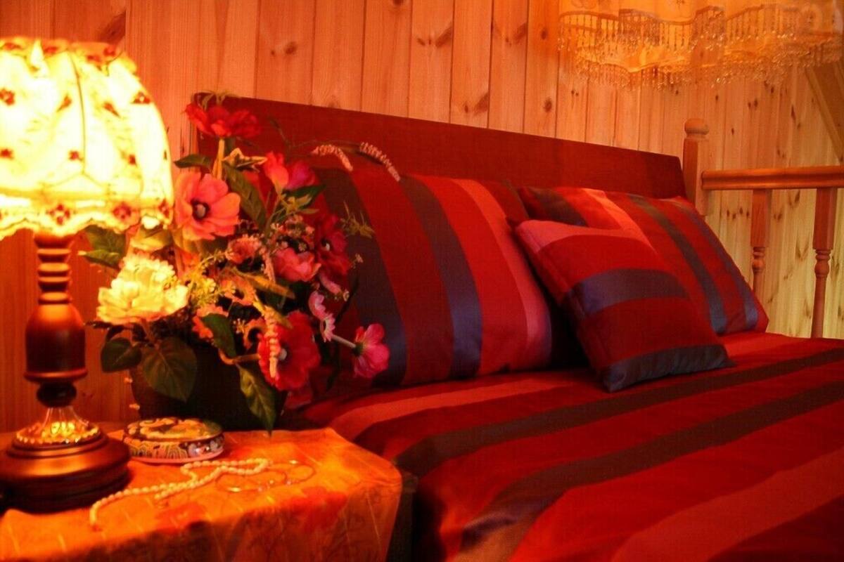 Room (Chuak hosu) | WiFi (free), bed sheets