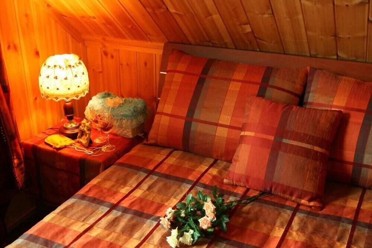 Room (Sarang hosu) | Free WiFi, bed sheets