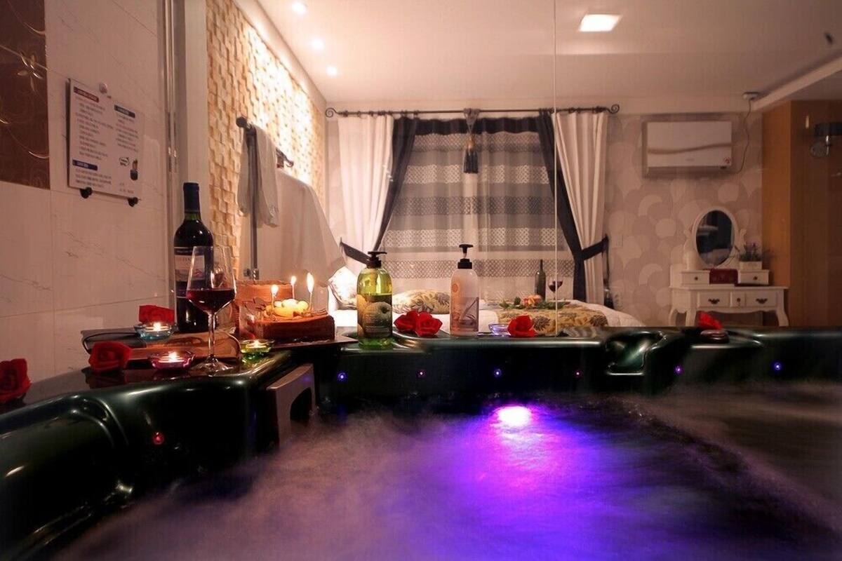 Room (Mujigae hosu) | WiFi (free), bed sheets