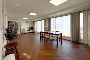 Room (Pado) | Free WiFi, bed sheets - Taeyoung Pension (Pohang)