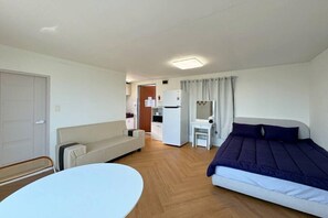 Room (Ineo Gongju) | Free WiFi, bed sheets - Taeyoung Pension (Pohang)