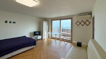 Room (Ineo Gongju) | Free WiFi, bed sheets