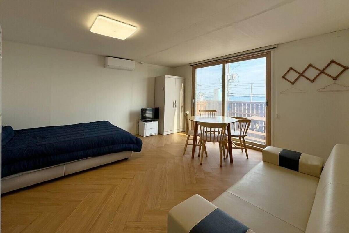 Room (Byuksul Bongju) | WiFi (free), bed sheets