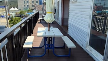 Room (Byuksul Bongju) | Free WiFi, bed sheets