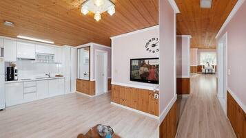 Room (Hanulbyul) | Free WiFi, bed sheets