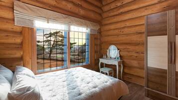 Room (Heungbok) | Free WiFi, bed sheets