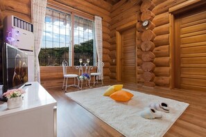 Room (Heungbok) | Free WiFi, bed sheets - Forest Cabin Pension (Taean)