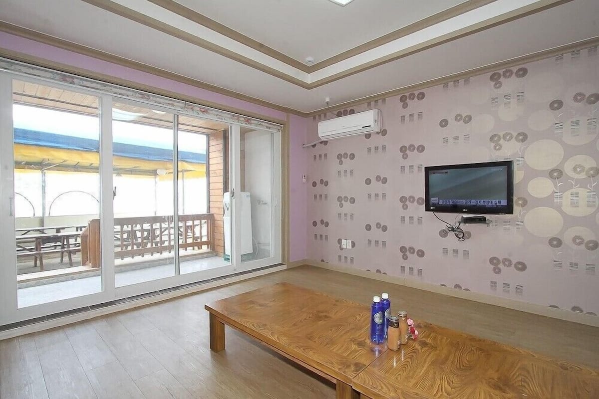 Room (Haedote) | Free WiFi, bed sheets