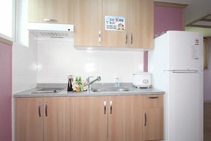 Room (Mujigae bit) | Free WiFi, bed sheets - Wolpo Donghae Pension 2 (Pohang)