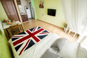 Room (Mellon) | Free WiFi, bed sheets - Eoullim Pension (Geoje)