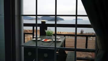 Room (Chungpodo) | Free WiFi, bed sheets