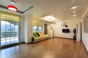 Room (Orange (Family)) | Free WiFi, bed sheets