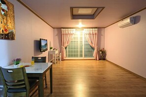 Habitación (Podo (Family)) | Wifi gratis y ropa de cama 