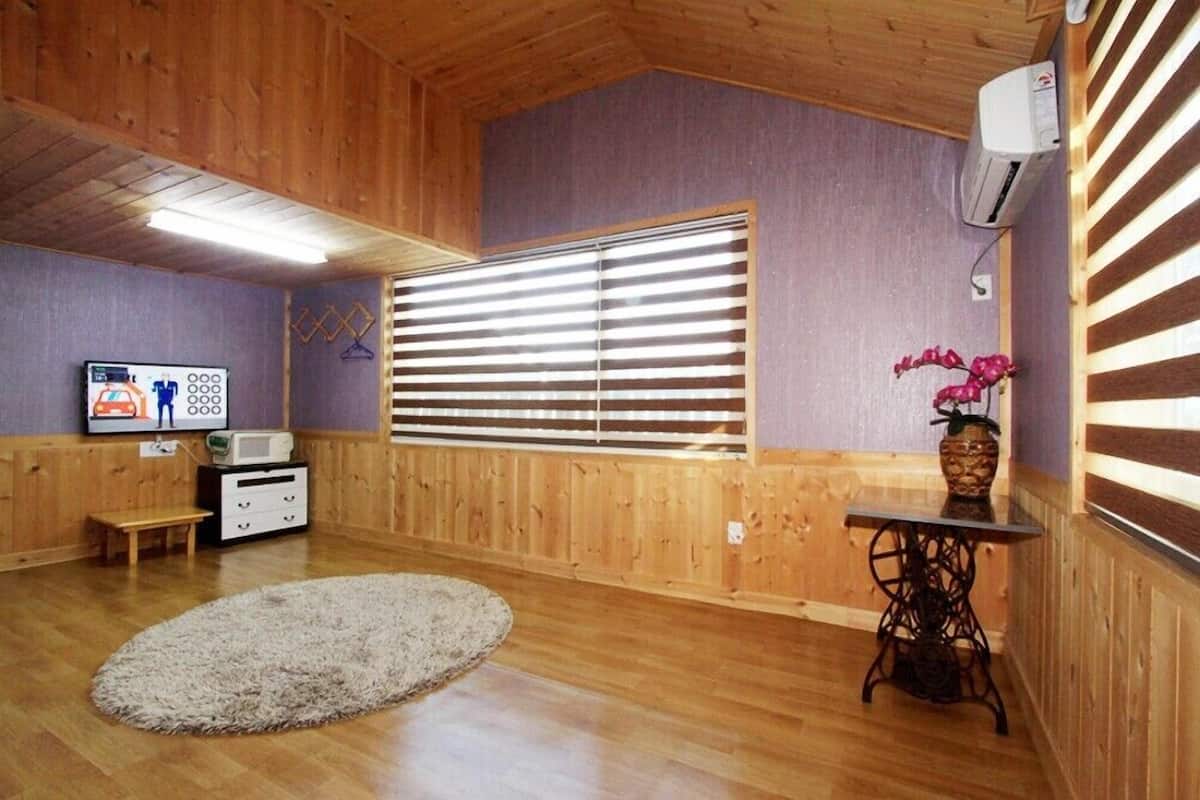 Room (Jangmi) | Free WiFi, bed sheets