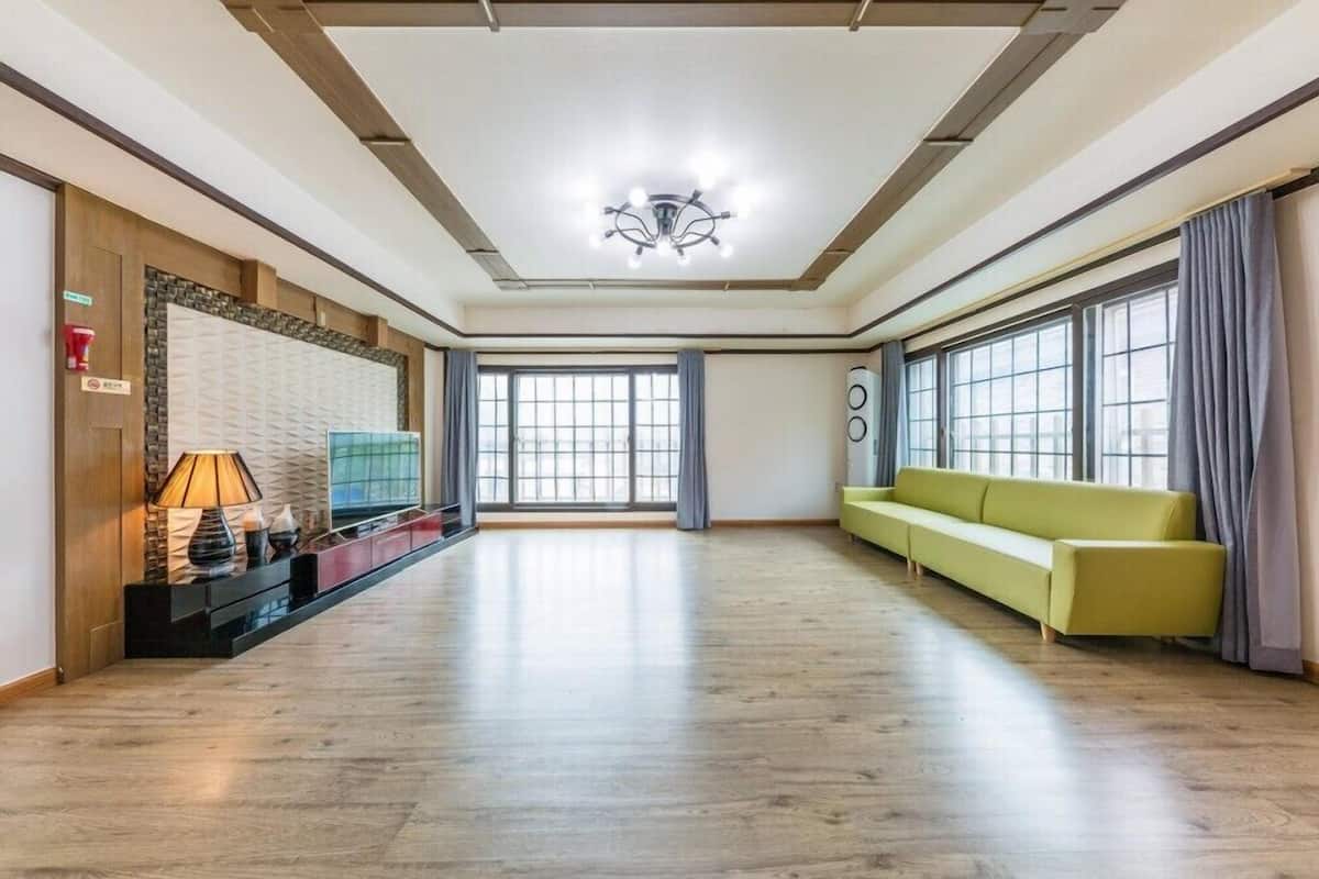 Room (Serence upper floor)