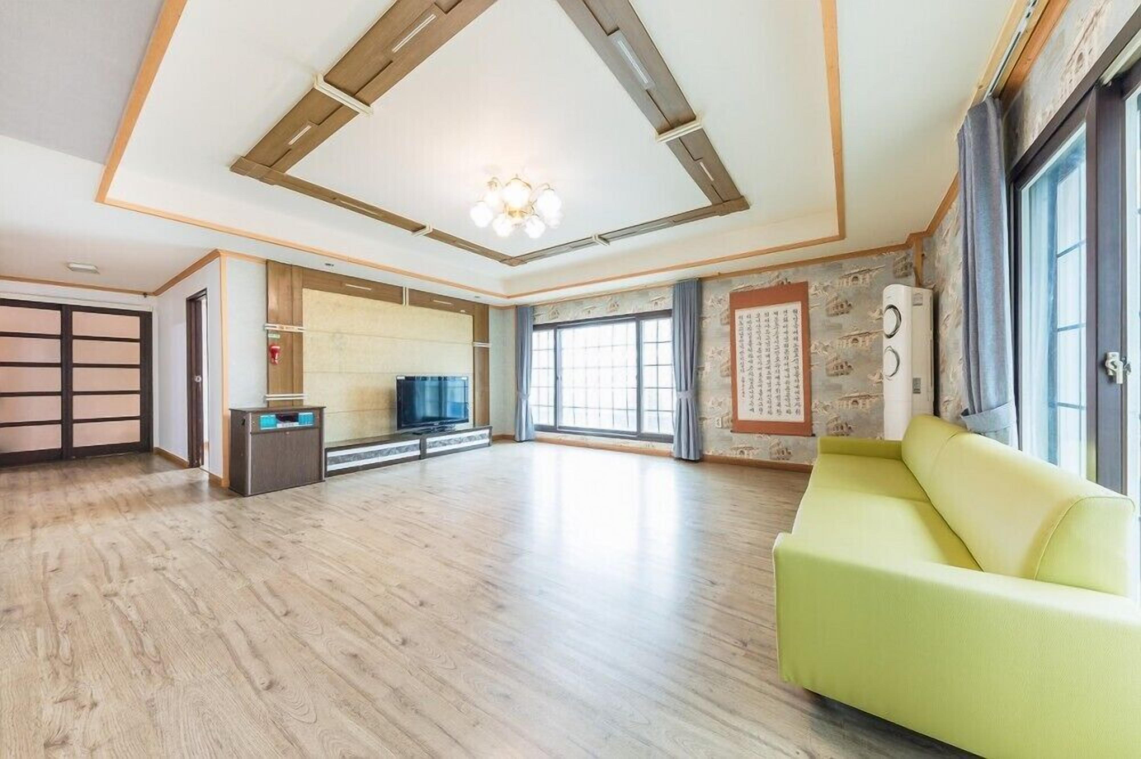 룸 (Serence ground floor) | 무료 WiFi, 침대 시트