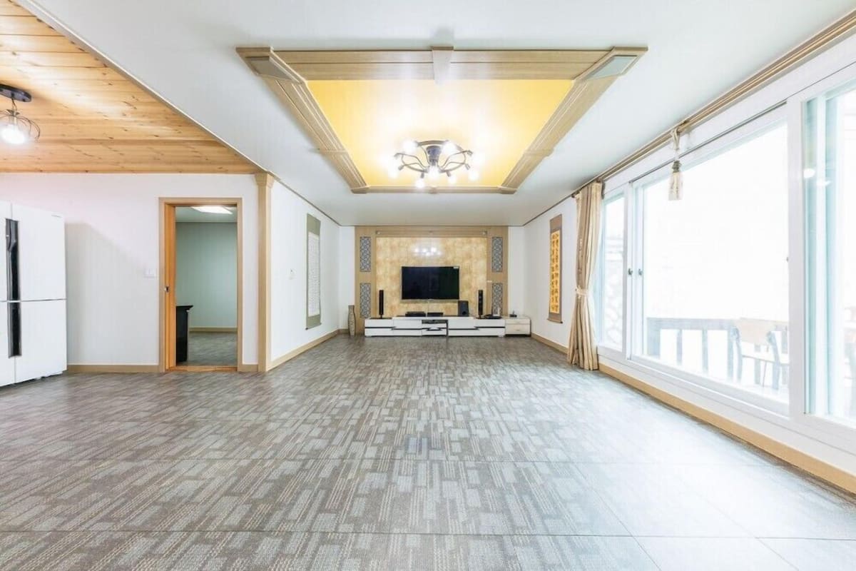 Room (Private)
