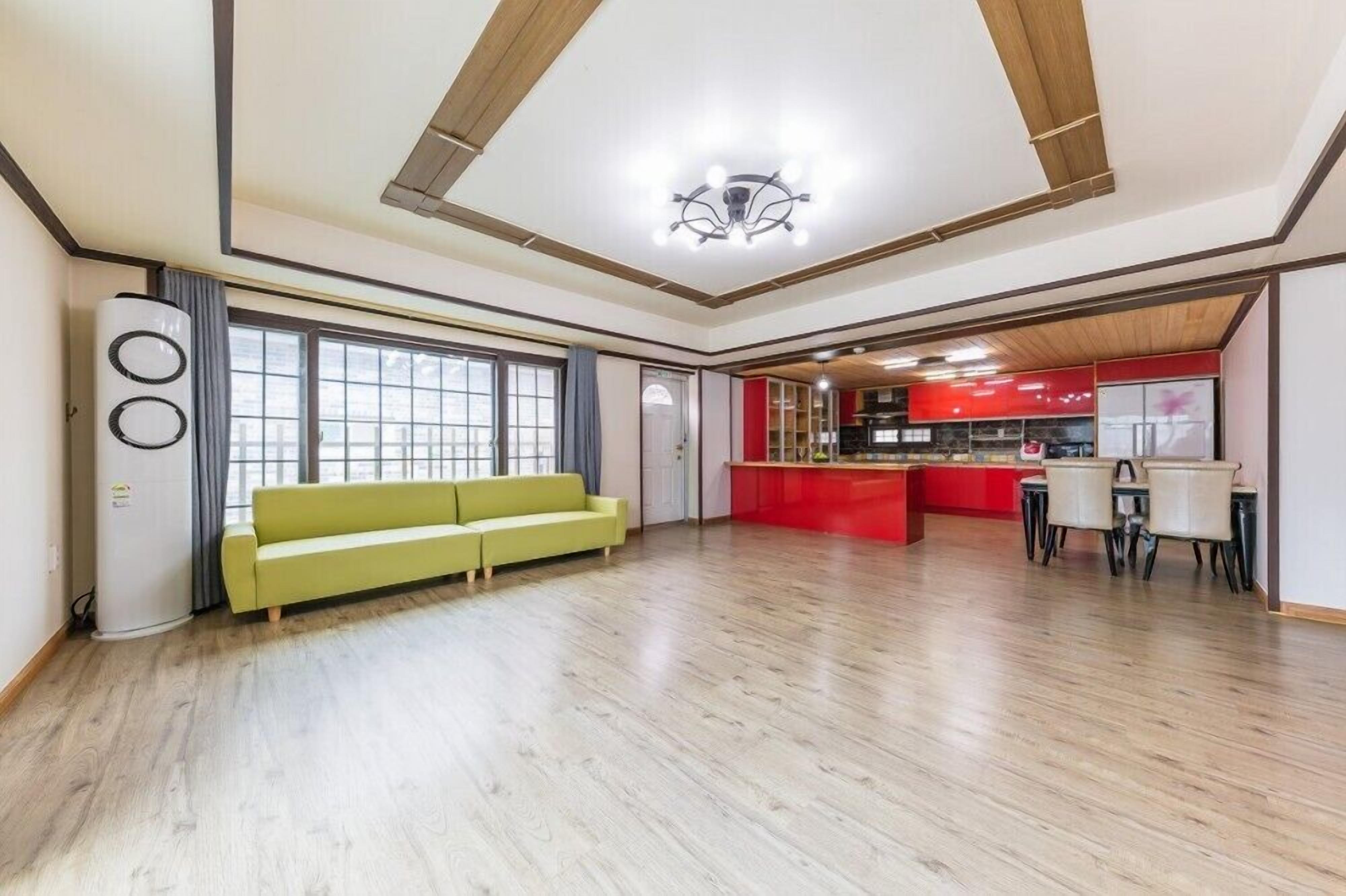 룸 (Serence upper floor) | 무료 WiFi, 침대 시트