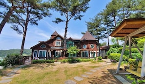 Exterior - Castel on the hill pension (Hoengseong)