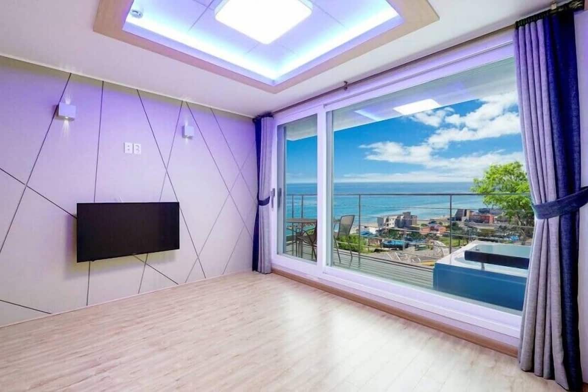 Room (Dalbit 201) | Free WiFi, bed sheets